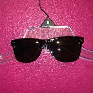 Dark brown sunnies!
